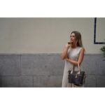 Bolso cesta mediano de mujer en lona y piel vacuno color marrón - E L P O T R O - Imagen 4